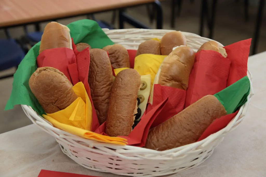חלוקת הסנדוויצ'ים